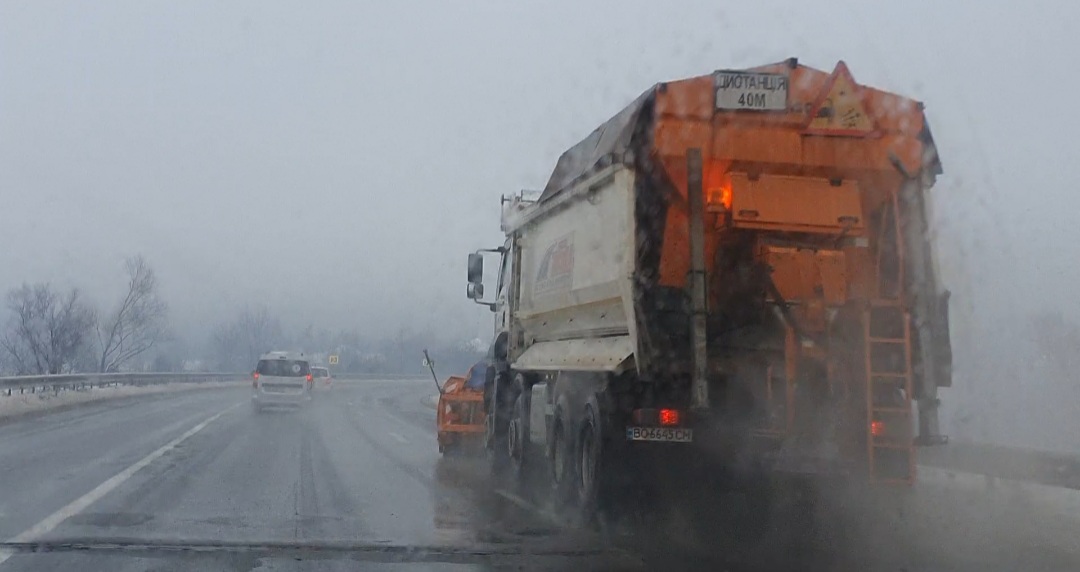 На Закарпатті продовжують розчищати трасу "Київ-Чоп"