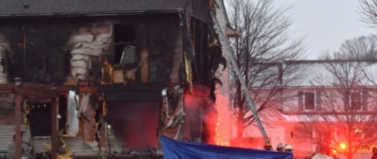 Три людини загинули: у США літак впав на житловий будинок