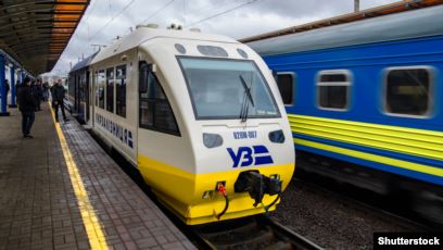 Купити квиток, замовити харчування, переглянути рух поїзду: цікаві функції чат-боту “Укрзалізниці”