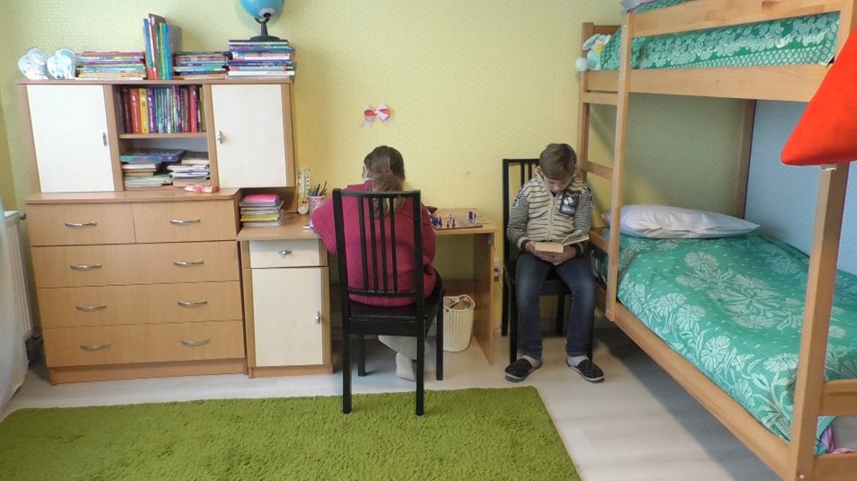 Без інтернету: у закарпатських селах діти навчаються як в давнину