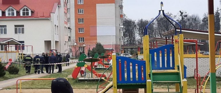 Постраждало троє маленьких дітей: у Вінниці на дитячому майданчику прогремів вибух