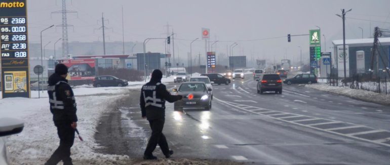 Закарпатська поліція з військовими Нацгвардії посилюють охорону публічного порядку краю