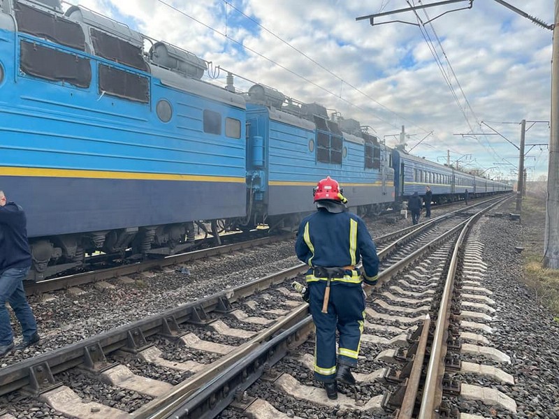 Закарпаття, Рівненщина, загорілося, зайнялося, моторний відсік, електропоїзд, евакуація, пасажири, екіпаж