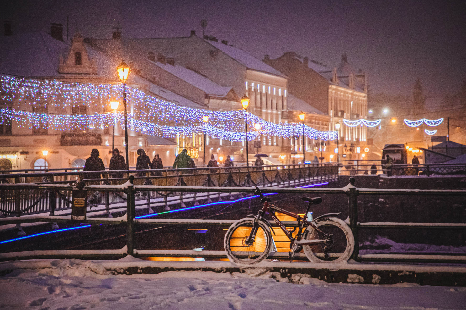 Засніжений Ужгород: користувачі соцмережі Фейсбук діляться світлинами