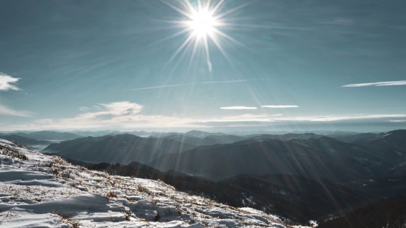 Міжгалактичні мандри: в мережі опублікували "засніжені" фото закарпатських гір