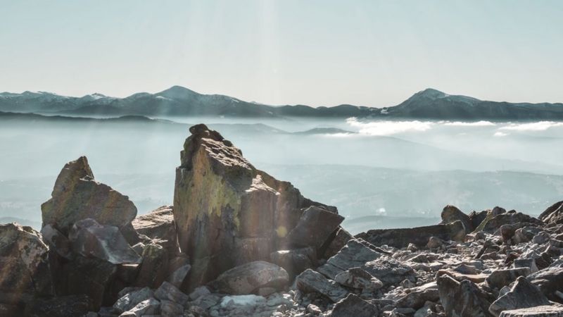 Міжгалактичні мандри: в мережі опублікували "засніжені" фото закарпатських гір