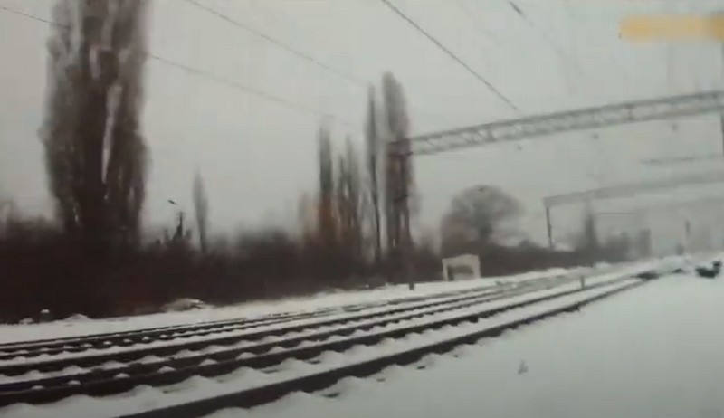 Без свідомості та поблизу колії: в Ужгороді патрульні врятували життя чоловіка