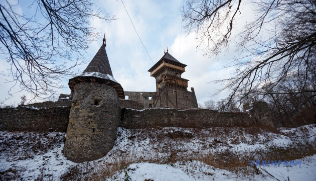 Тематичний замковий маршрут: шлях проляже через Закарпаття та Румунію