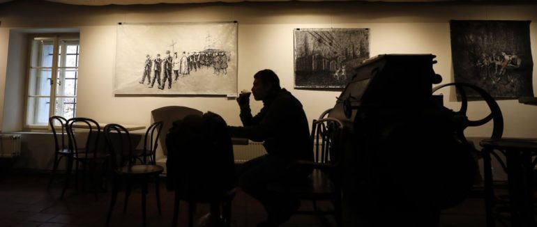 Відкрилися бари та ресторани: у Чехії люди протестують проти локдауну