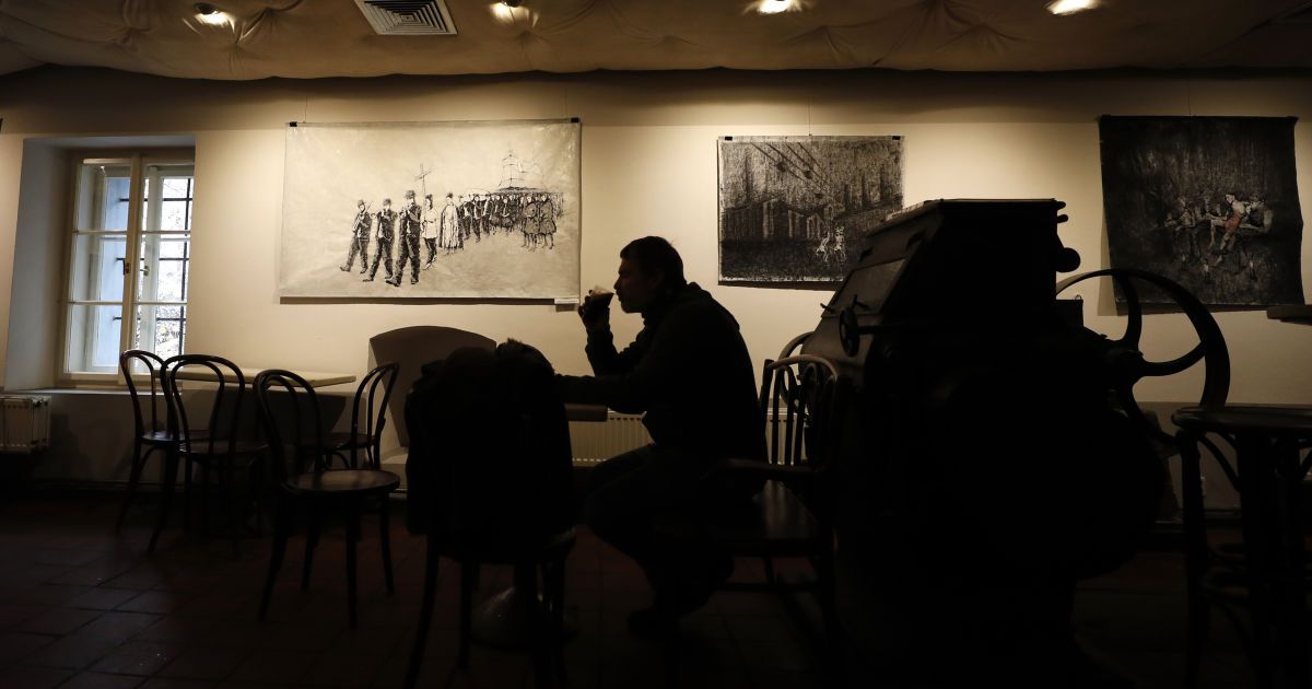 Відкрилися бари та ресторани: у Чехії люди протестують проти локдауну