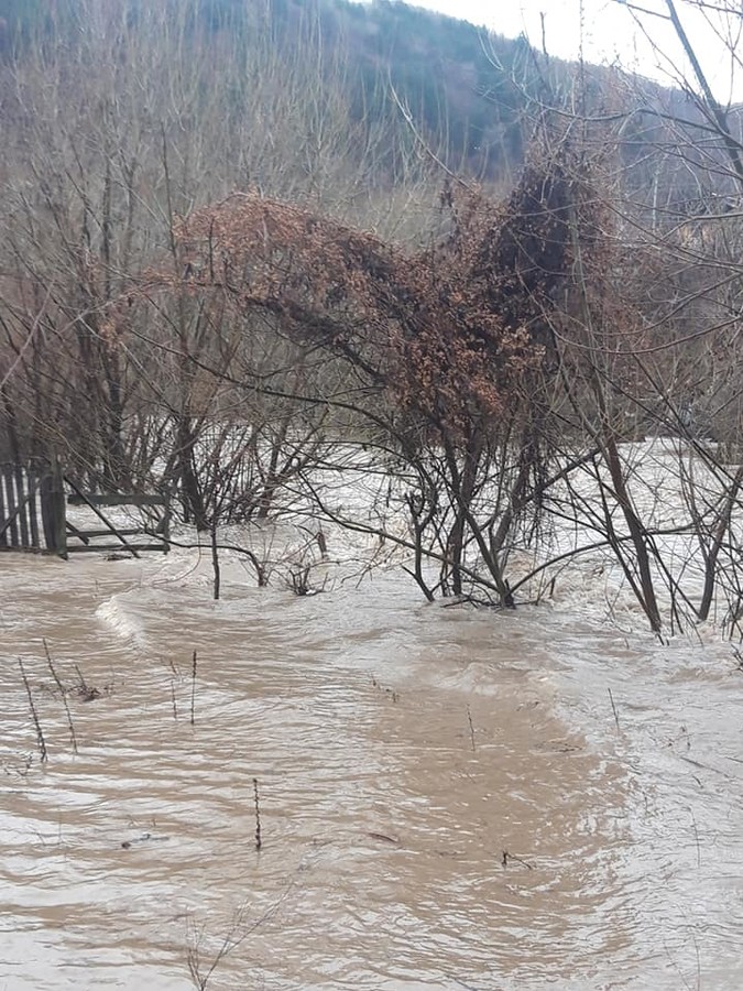 Лише за кілька годин випало понад 100 міліметрів опадів: у сусідній Румунії “червоний” рівень небезпеки
