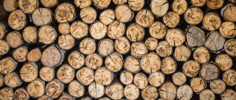 Як змусити дрова горіти 3-5 годин: лайфхак для тих, хто опалює домівку дровами