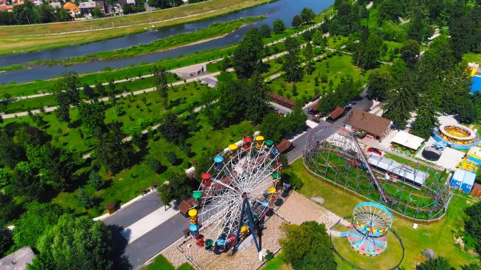 У Мукачеві облаштували три нові та затишні сквери