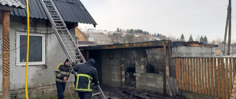 Господарів не було вдома: на Рахівщині горів житловий будинок