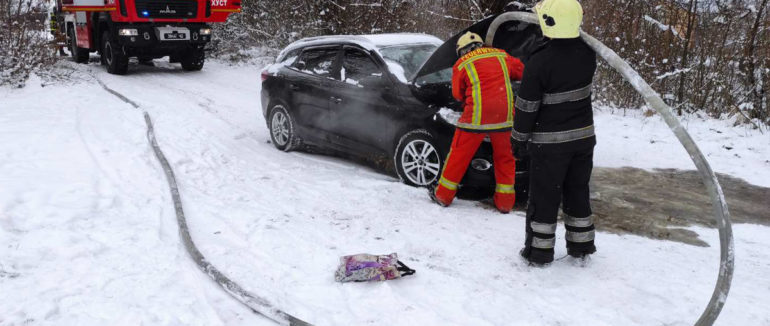 Вихідними в Ужгороді та Хусті горіли автівки
