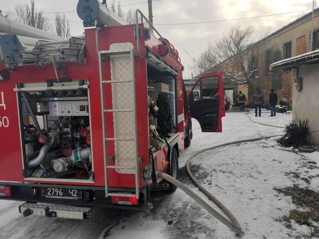 Вихідними в Ужгороді та Хусті горіли автівки