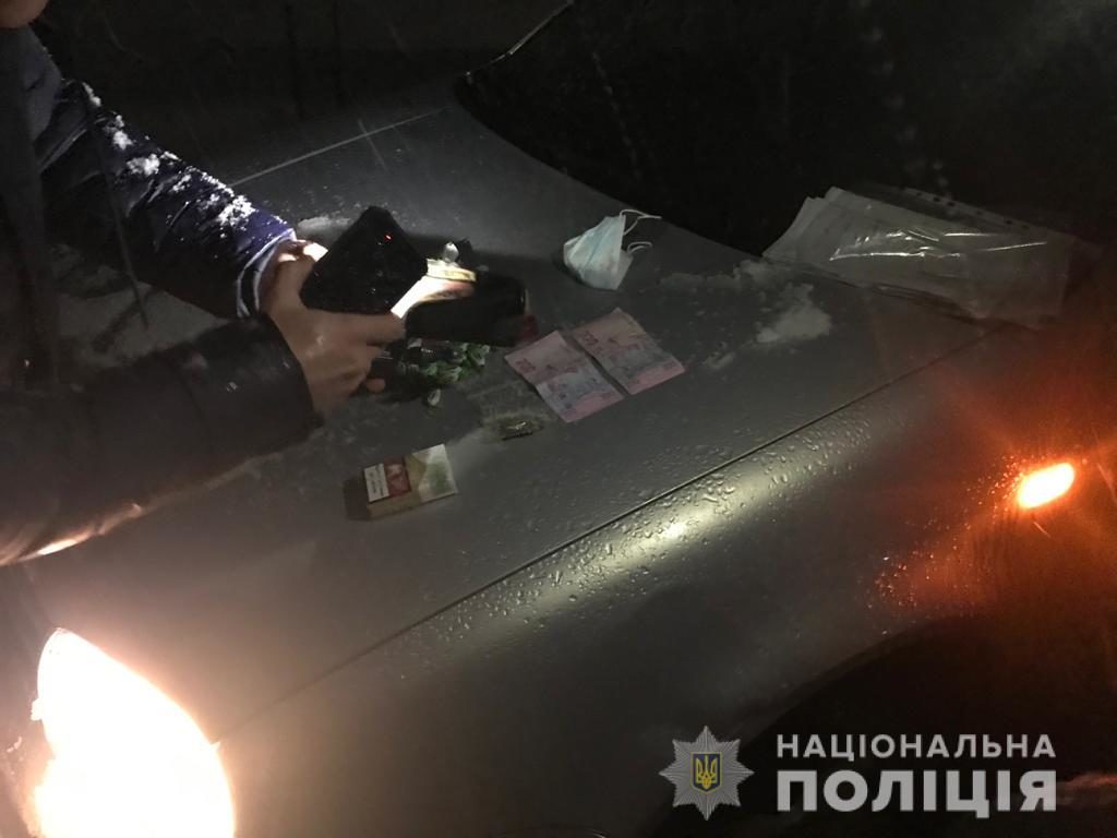 Впіймали на "гарячому": на Рахівщині поліція затрмала наркодилера