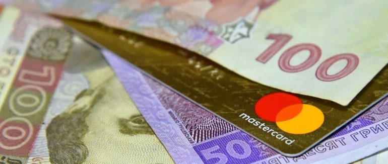 Попри пандемію українці стали частіше брати кредити