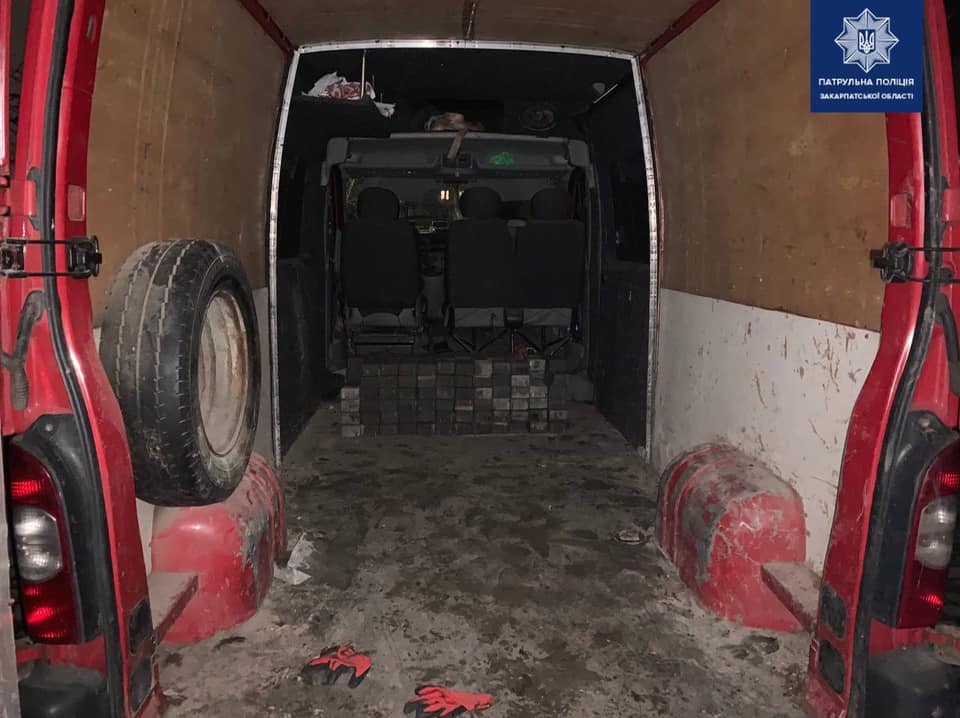 Патрульні поліції Ужгорода запобігли злочину: двоє невідомих намагались обікрасти приватне обійстя