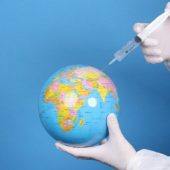 Під час пандемії 10 найбагатших людей світу заробили стільки, що цього вистачить на вакцинацію ВСІХ людей від COVID-19