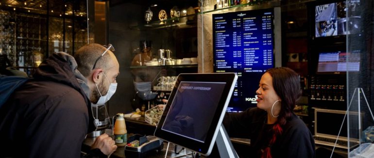 Влада Амстердама хоче заборонити продаж легких наркотиків туристам