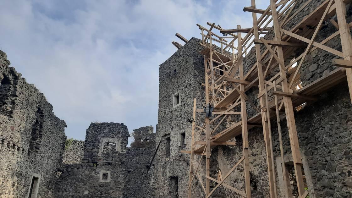 Під час розкопок у Невицькому замку знайшли невідоме підвальне приміщення