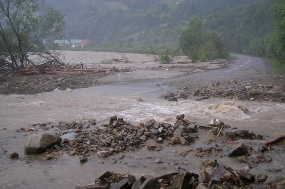 Через прилив великої кількості води із Закарпаття Словаччині загрожує нова хвиля повені