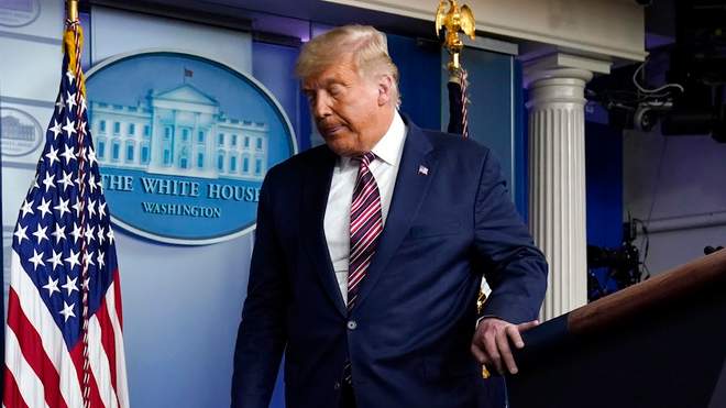 Facebook та Twitter заблокували сторінки Дональда Трампа