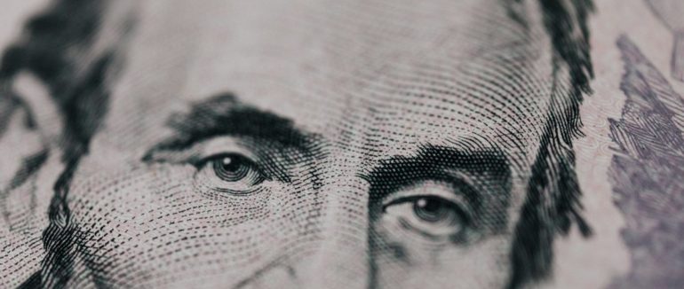 Долар має коштувати 11 гривень: The Economist оновив індекс Біг-Мака