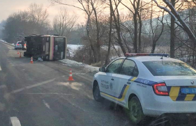 Автопригода на трасі “Київ – Чоп”: постраждало двоє людей