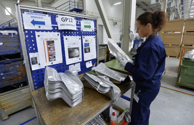 Відсьогодні у Словаччині діють нові правила доступу робітників та співробітників установ до своїх робочих місць