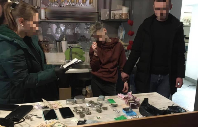 На Закарпатті затримали 24-річну наркоторговку