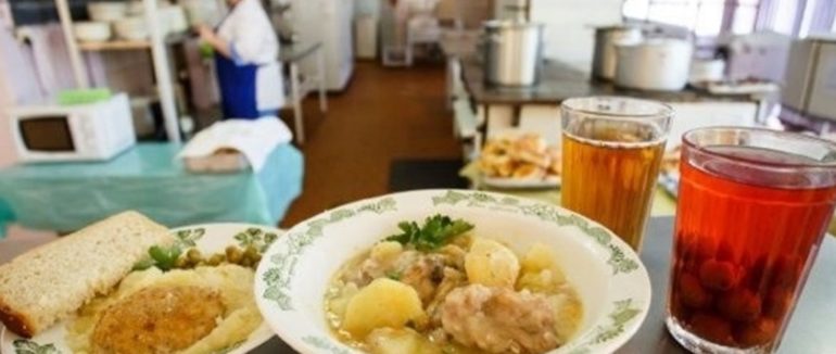 Школярі Мукачівської ТГ пільгових категорій надалі харчуватимуться безкоштовно