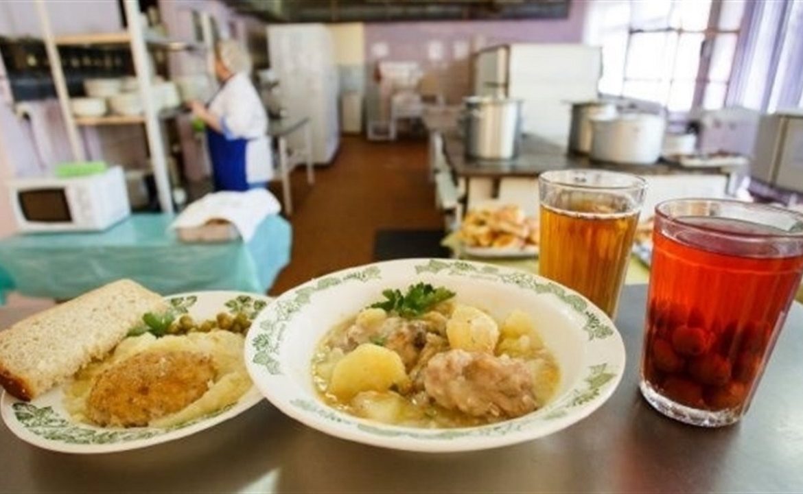 Школярі Мукачівської ТГ пільгових категорій надалі харчуватимуться безкоштовно