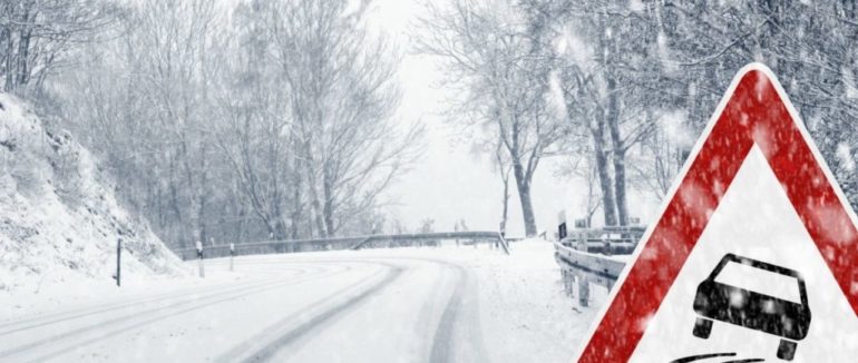 Автодор повідомляє: попри складні погодні умови проїзд на Закарпатті забезпечено