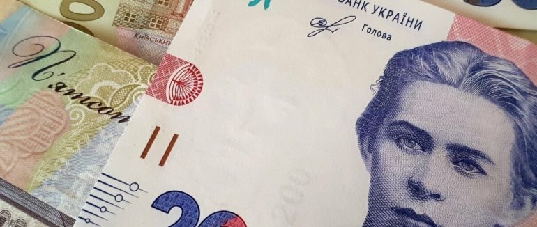 Пенсіонерам віком від 75 років і більше з липня цього року виплачуватимуть щомісячну допомогу по 400 гривень