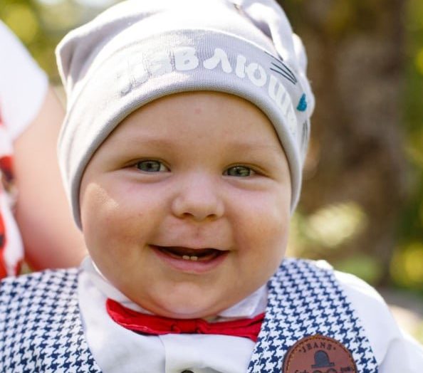 На Закарпатті маленький хлопчик бореться зі страшною недугою: родина потребує допомоги