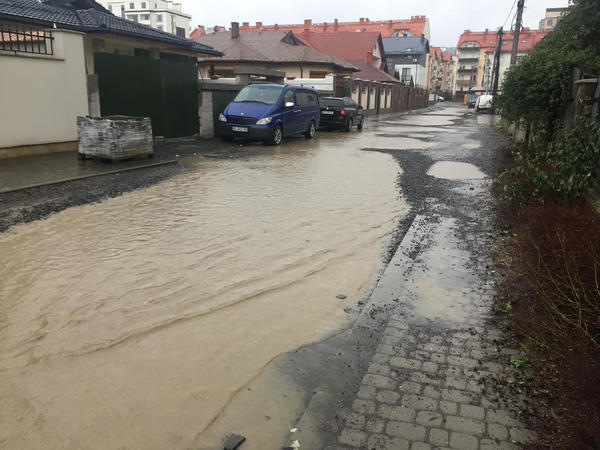 Через погодні умови підтоплено ряд вулиць Ужгорода