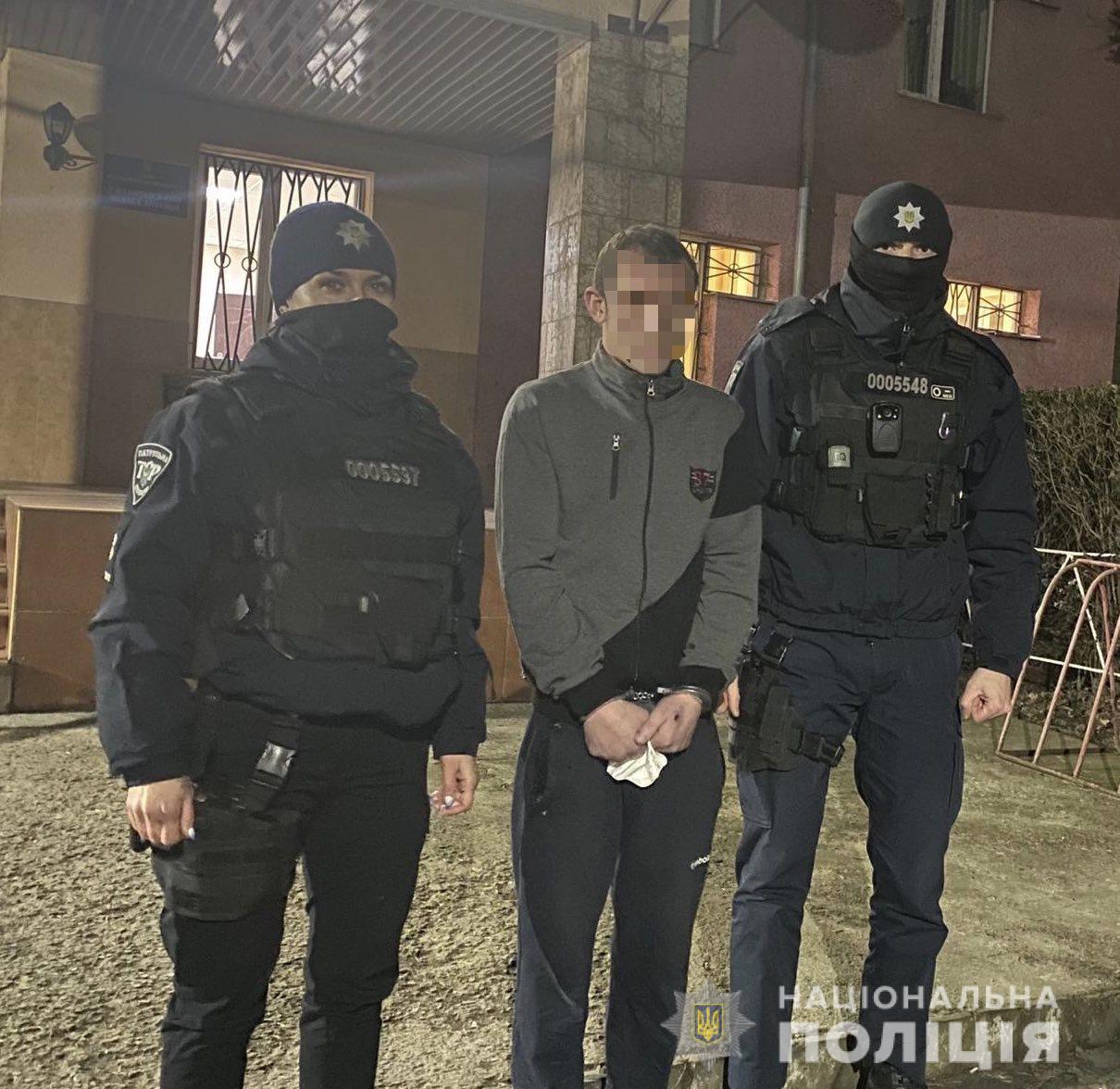 Побив та обікрав: в Ужгороді невідомий скоїв напад на жінку