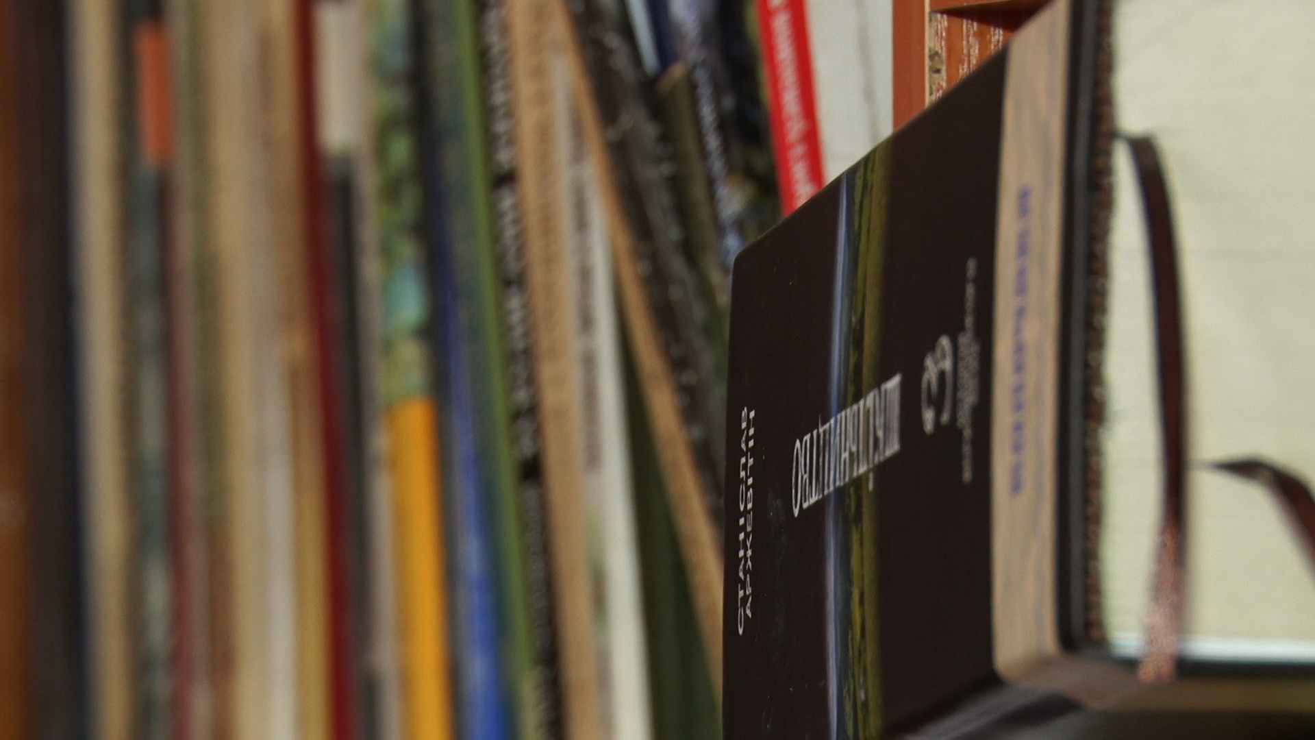 Книги з усієї країни потрапили до закарпатської сільської бібліотеки