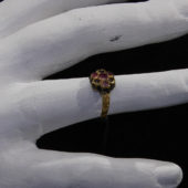 В Ужгородському замку дослідили історію каблучки із середньовічної церкви