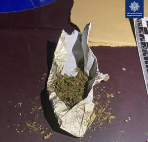 Нічне затримання: у Мукачеві спіймали двох чоловіків з наркотиками