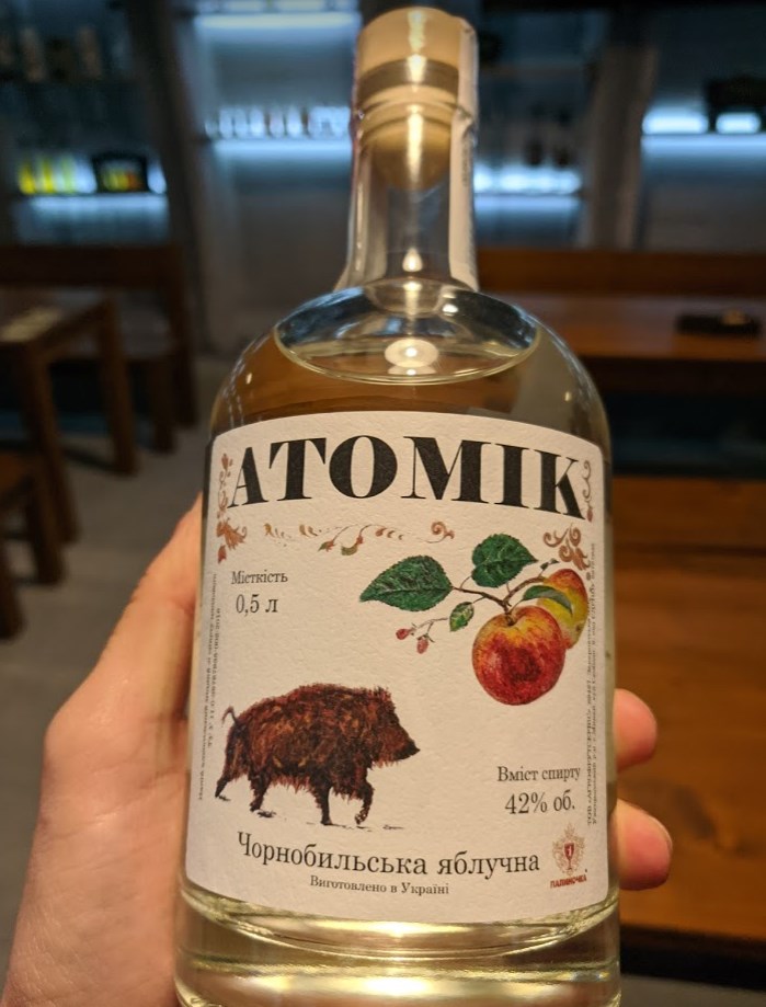 З чорнобильських яблук на Закарпатті виготовляють наливку, яку потім продають до Великої Британії