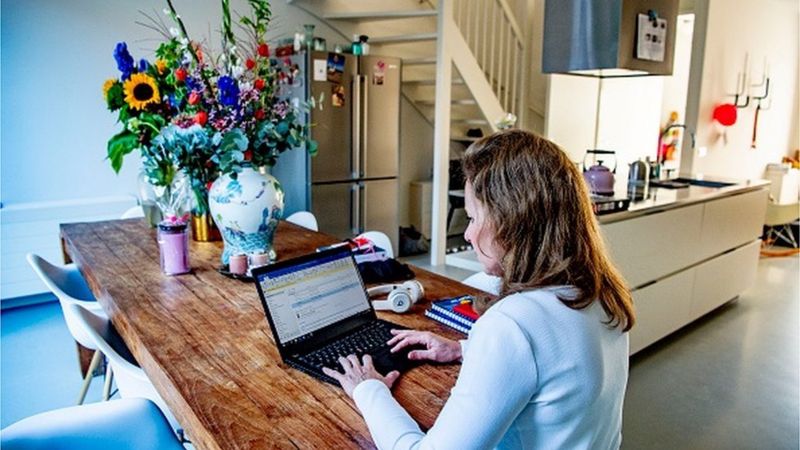 Українцям узаконили дистанційну роботу. Що це значить