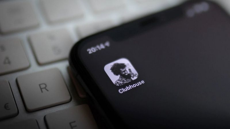Всі говорять про нову соцмережу Clubhouse. Що про неї варто знати