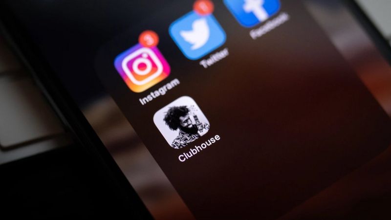 Всі говорять про нову соцмережу Clubhouse. Що про неї варто знати