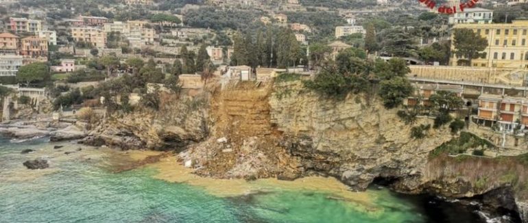 В Італії у море змило сотні трун