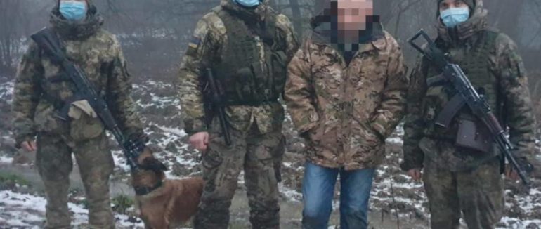 На кордоні Закарпаття затримали 56-річного організатора переправки нелегальних мігрантів