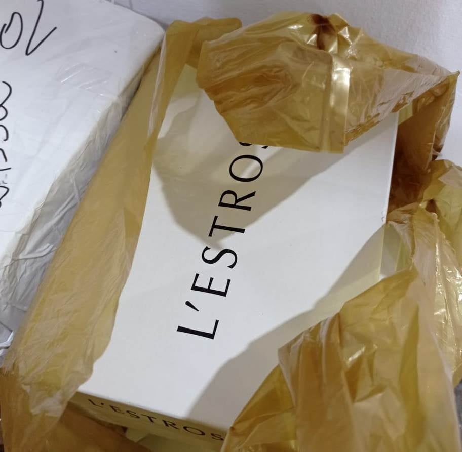 9 пакетів з фірмовим взуттям: на Закарпатті зупинили елітну контрабанду