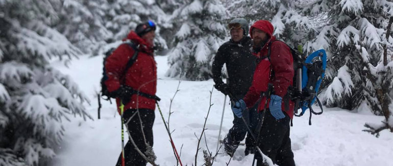 Одночасно дві допомоги: гірські рятувальники Закарпаття відшукали заблукалого закарпатця і надавали долікарську допомогу лижнику